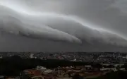 Nuvem de rolo impressiona moradores em Ribeirão Preto