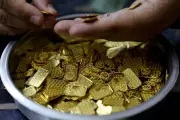 Ouro fecha em leve alta com expectativas sobre acordo EUA-Irã