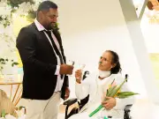 Paciente com câncer casa no hospital e realiza sonho de 10 anos no AC