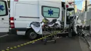 Paciente morre após ambulância bater em poste na Mooca, SP