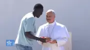Papa Leão XIV faz gesto viral 'six-seven' nas Ilhas Canárias