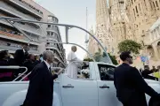 Papa Leão XIV inaugura Sagrada Família após 140 anos em Barcelona
