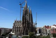 Papa Leão XIV inaugura torre central da Sagrada Família em Barcelona