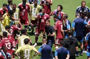 Paradas para hidratação criam novo futebol de quatro quartos