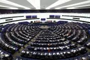 Parlamento Europeu aprova redução de tarifas sobre produtos dos EUA