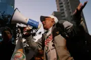 Partido de Sánchez convoca protesto em Lima enquanto apuração segue sem definição