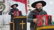 Pastor gaiteiro usa acordeão em cultos campeiros no Rio Grande do Sul