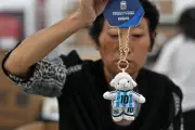 Pelúcias de Messi como 'Goat' viram febre entre torcedores na China