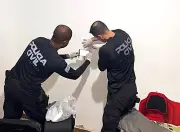 Perícia em celulares de parentes de menino envenenado na Baixada