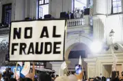 Peru: apuração lenta mantém indefinição na eleição presidencial