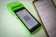 Pesquisa aponta que Pix não substitui cartões de crédito, contradizendo EUA