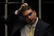 Pesquisa aponta queda de apoio a Flávio Bolsonaro entre evangélicos e jovens