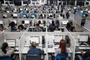 Pesquisa: na classe E, 1/3 trabalha até 64h semanais; PEC quer reduzir jornada