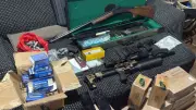 PF prende homem ligado a avião com 663 kg de cocaína em Jales