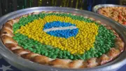 Pizzas e bolos com cores do Brasil para torcer na Copa