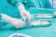 Plano de saúde condenado por atraso em cirurgia de coluna no RN