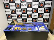 PM apreende armas, drogas e carro roubado em operação em Pirapora