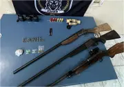 PM apreende armas, drogas e rádios em mochila na BR-401
