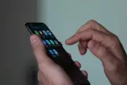 PM recupera celular roubado em Mongaguá (SP) encontrado com adolescente