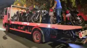 PM remove veículos irregulares na avenida Segismundo Pereira em Uberlândia