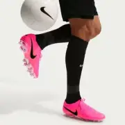 Por que chuteiras rosa dominam a Copa do Mundo 2026?