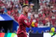 Portugal goleia Uzbequistão com dois de CR7 em seis Copas