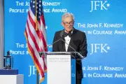 Powell alerta para risco de interferência política no Fed