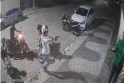 Prefeito de Santa Cruz do Capibaribe é rendido e tem carro roubado