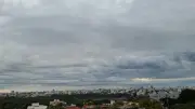Previsão do tempo: chuvas isoladas e calor até 31°C no Triângulo