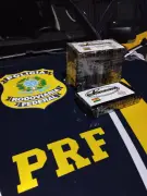 PRF apreende 5,5 kg de cocaína em carro na BR-365 em Pirapora
