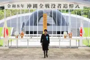 Primeira-ministra do Japão é vaiada em evento de memória da Segunda Guerra