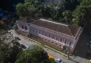 Príncipe é trancado para fora de palácio em briga familiar na Justiça
