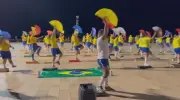 Professor leva turma de dança ao Marco Zero no clima da Copa