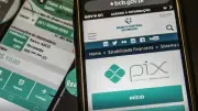 Professora processa BC por suposta criação do Pix e pede R$ 1 milhão