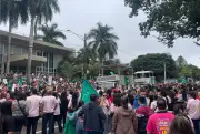 Professores da Reme paralisam e fecham escolas em Campo Grande