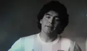 Propaganda com Maradona recriado por IA gera polêmica na Argentina