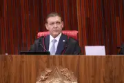 PT e PL unem-se para pressionar Nunes Marques no STF