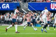 Pulisic preocupa EUA com lesão na panturrilha na estreia da Copa