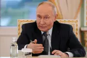 Putin mantém linha-dura, mas cita paz com concessões de Kiev