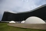 Quem vigia os fiscais de fake news? Dilema das plataformas