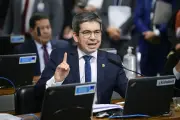 Randolfe Rodrigues anuncia pré-candidatura à reeleição ao Senado em 2026