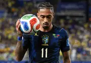 Raphinha não viaja com seleção para enfrentar o Japão; foca em tratamento