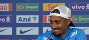 Raphinha revela rotina da seleção: truco, simulador de F1 e sauna na Copa