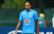 Raphinha treina pela primeira vez após lesão e anima seleção brasileira
