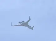 Raro avião Beechcraft Starship é visto sobrevoando o Texas