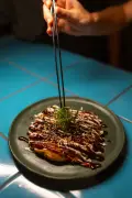 Receita de okonomiyaki: panqueca japonesa fácil do chef Carlos Ribeiro