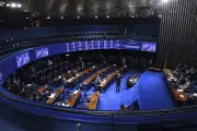 Recorde de trocas de partido no Senado gera instabilidade para Lula e Flávio