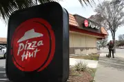 Rede Pizza Hut é vendida por US$ 2,7 bilhões nos EUA