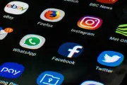 Reino Unido proíbe redes sociais para menores de 16 anos a partir de 2027