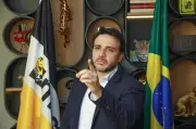 Renan Santos do MBL diz que Flávio Bolsonaro é inviável contra Lula
